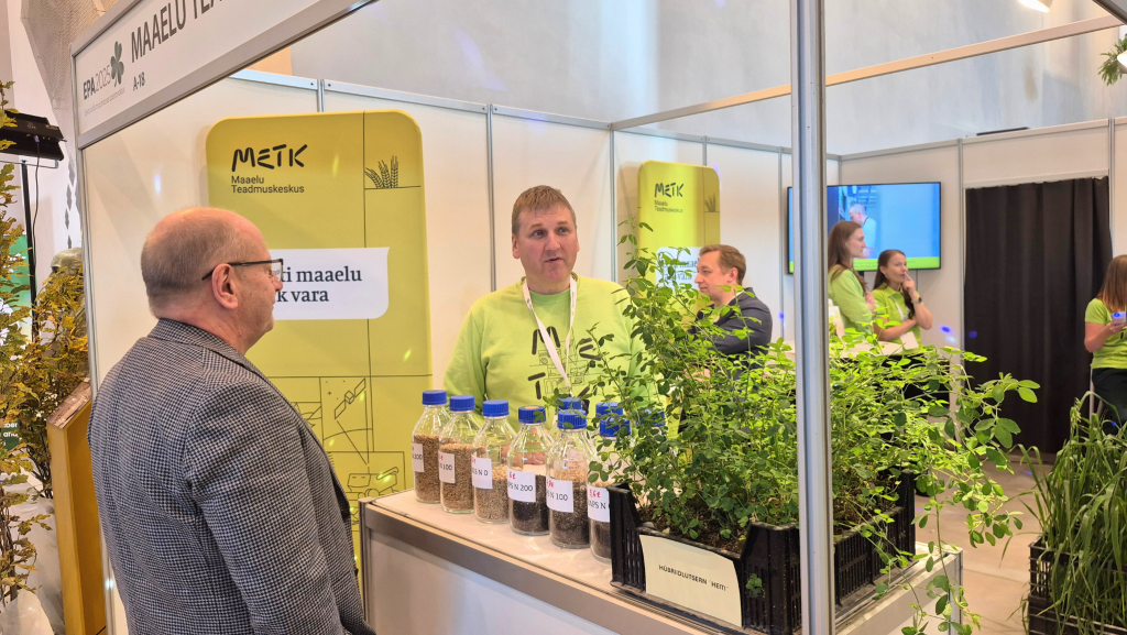 2025-10-08_EPA_mess_Mart_Toomsalu_tutvustab_Väetise_ABC_katset.png